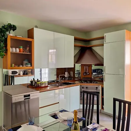 Maggiore Gardens Apartament Intra