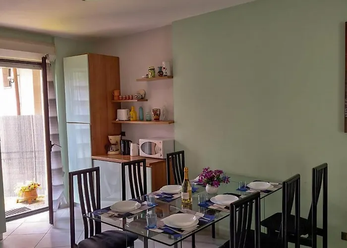 Maggiore Gardens Апартаменты Интра